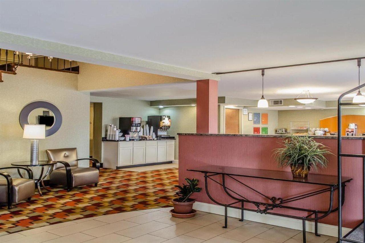 Baymont By Wyndham Harrisburg Hotel Exterior photo
