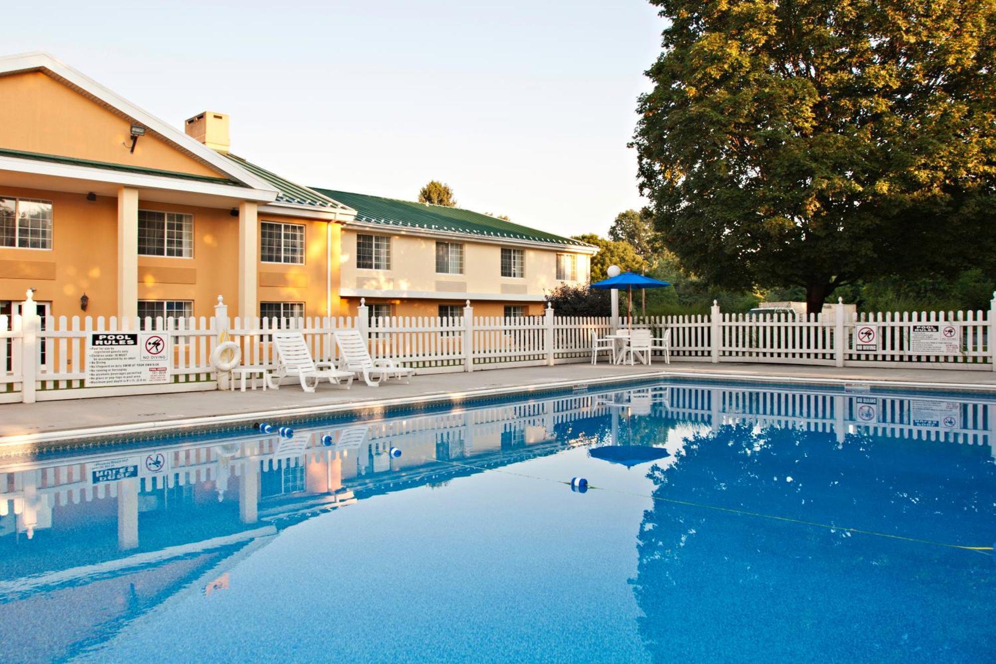 Baymont By Wyndham Harrisburg Hotel Facilities photo